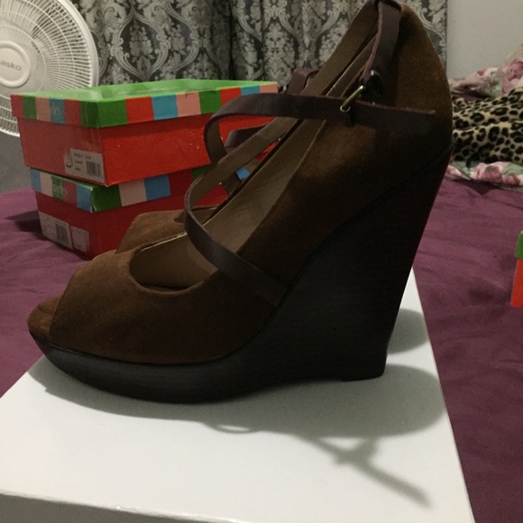 Size 9 - Picture 2 of 7